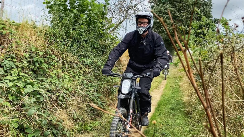 elektirsch offroad rijden E-Training Sur-ron Endurofun 22